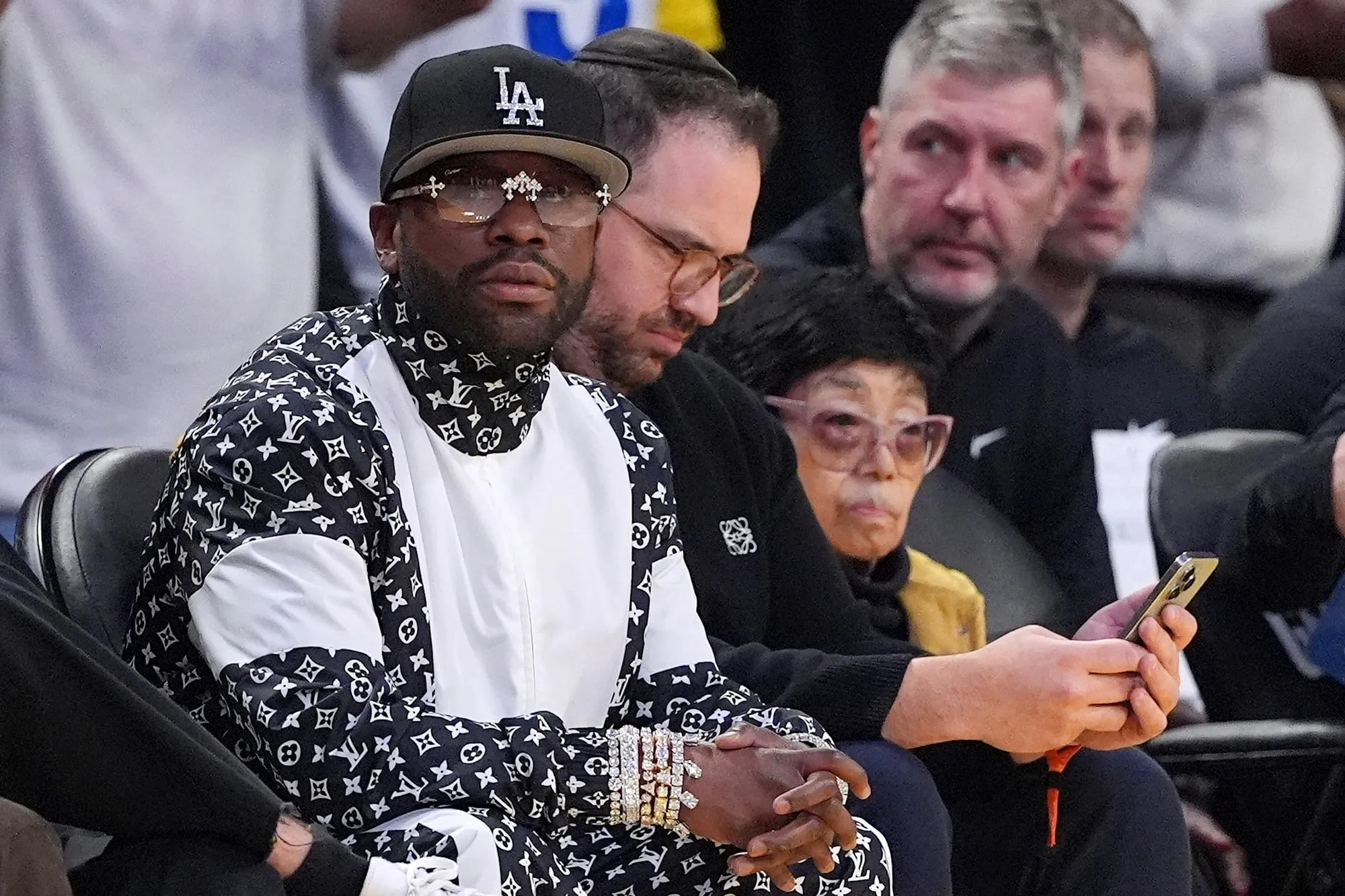 Floyd Mayweather facing felony charges for allegedly using bad check to buy $200,000 watch