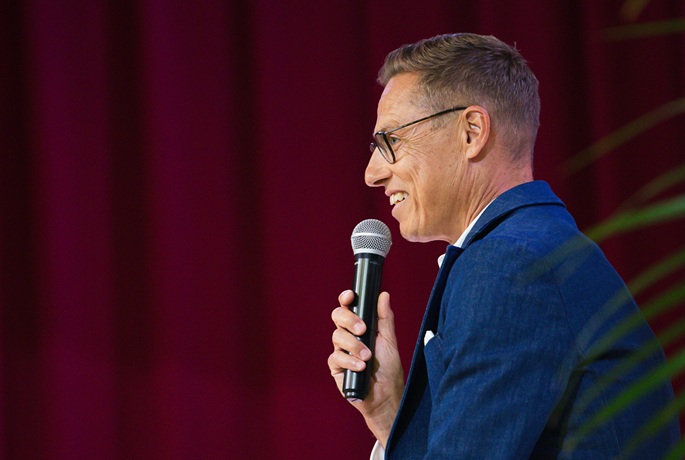 President starts 4-day visits to Jordan, Egypt