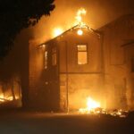 Dramatična noć u Omišu, mnogi od buktinje bježali brodovima, ima i teže ozlijeđenih