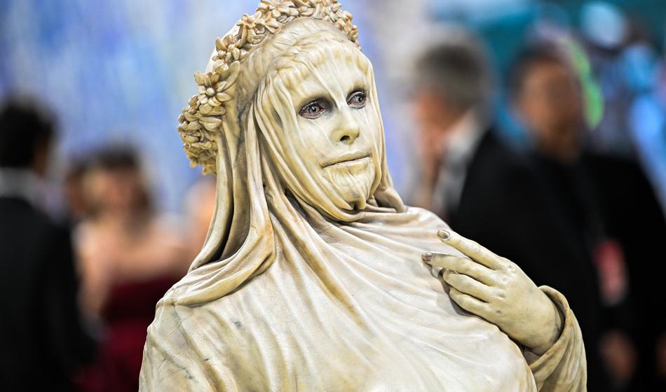 Največji šok na Met Gala, kako se je zvezdnica sploh lahko premikala?