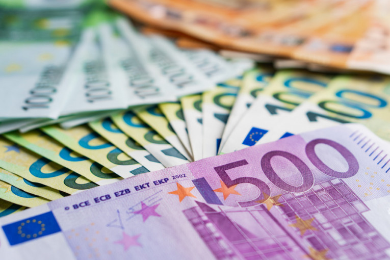 NBS OBJAVILA NOVI KURS! Evo koliko danas vrede evro i dolar u dinarima!