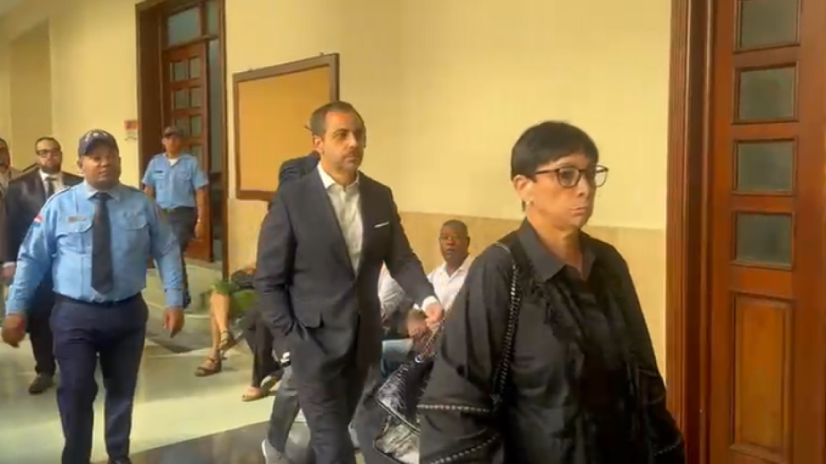 
                Jet Set: Así llegaron Antonio y Maribel Espaillat al Palacio de Justicia de Ciudad Nueva
            
