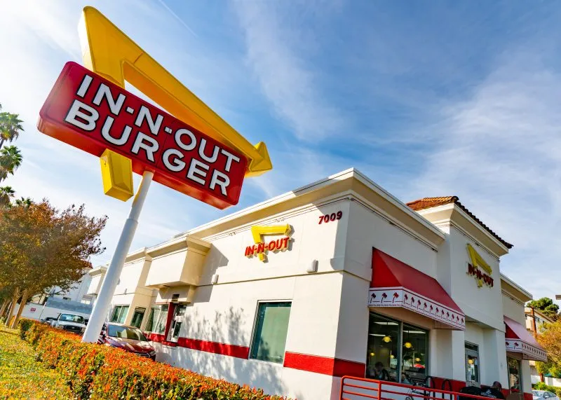 In-N-Out Burger, KROQ-FM partner to relaunch Los Angeles venue