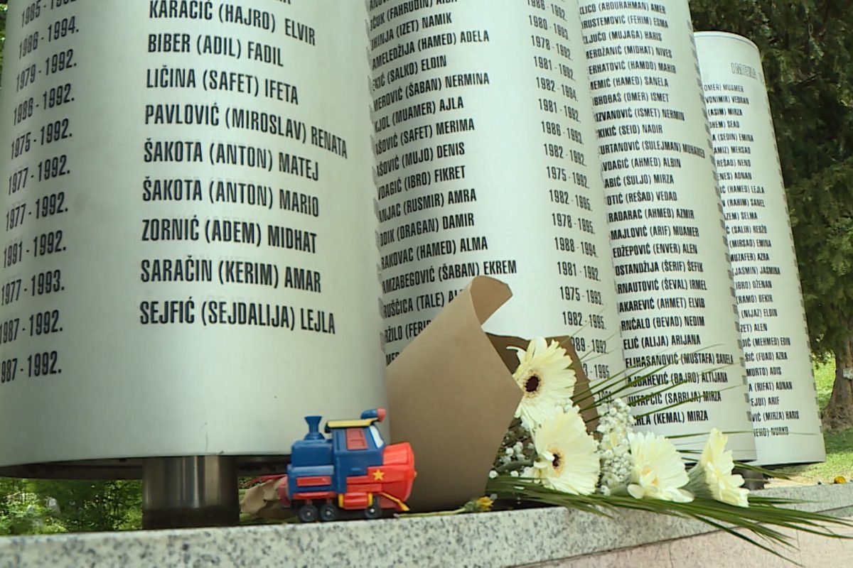 U KS sutra Dan žalosti u znak sjećanja na 1.601 ubijeno dijete opkoljenog Sarajeva