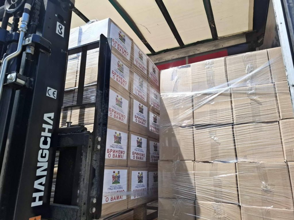 Počelo pakovanje 33.000 paketa pomoći za penzionere i korisnike socijalne zaštite u Leskovcu