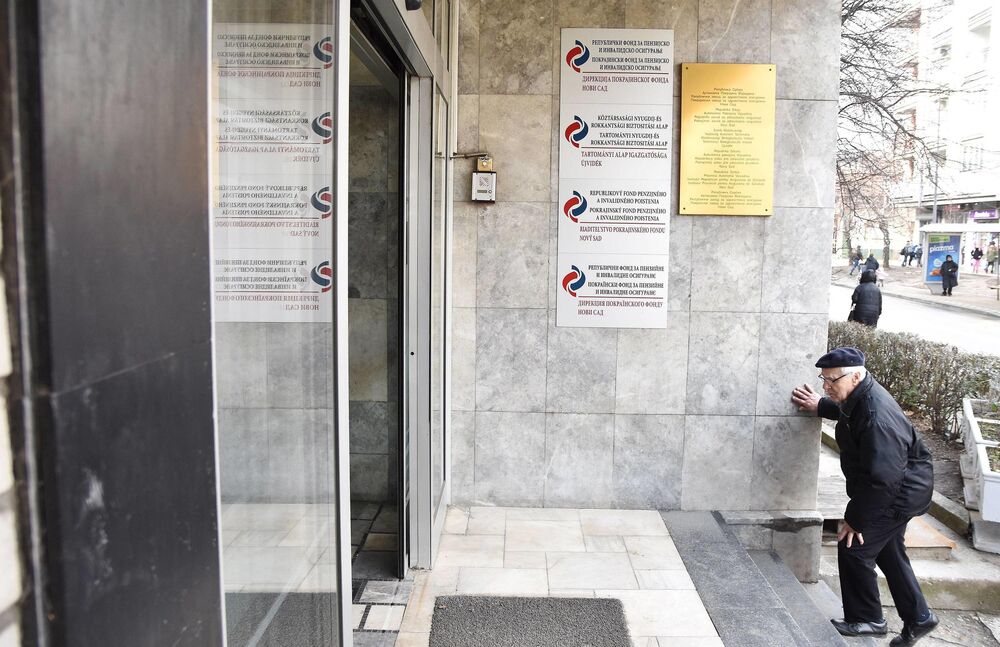 Ovi penzioneri će danas dobiti novac: PIO fond objavio detalje