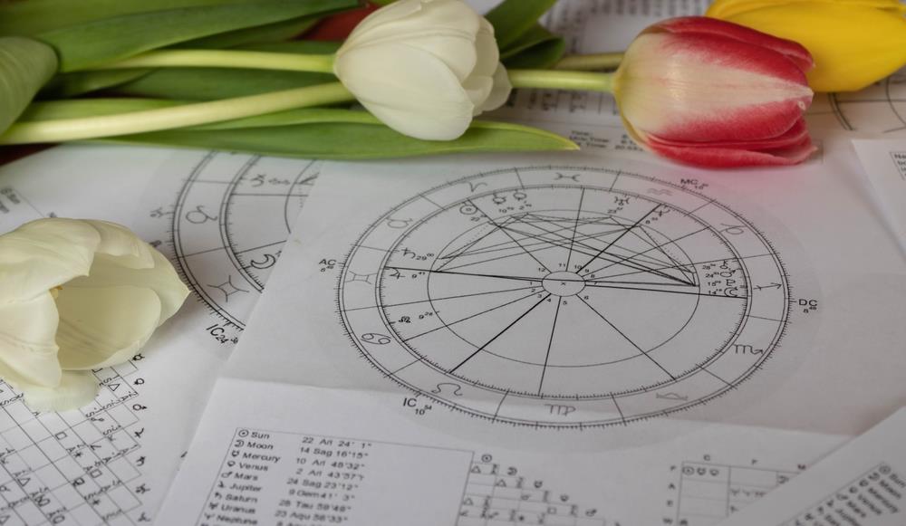 Nedeljni horoskop od 27. aprila do 3. maja: Bikovima zdravlje trpi zbog stresa, Lavovi pokazuju ranjivost, a oni uvode nova pravila u ljubavi zbog kojih cvetaju