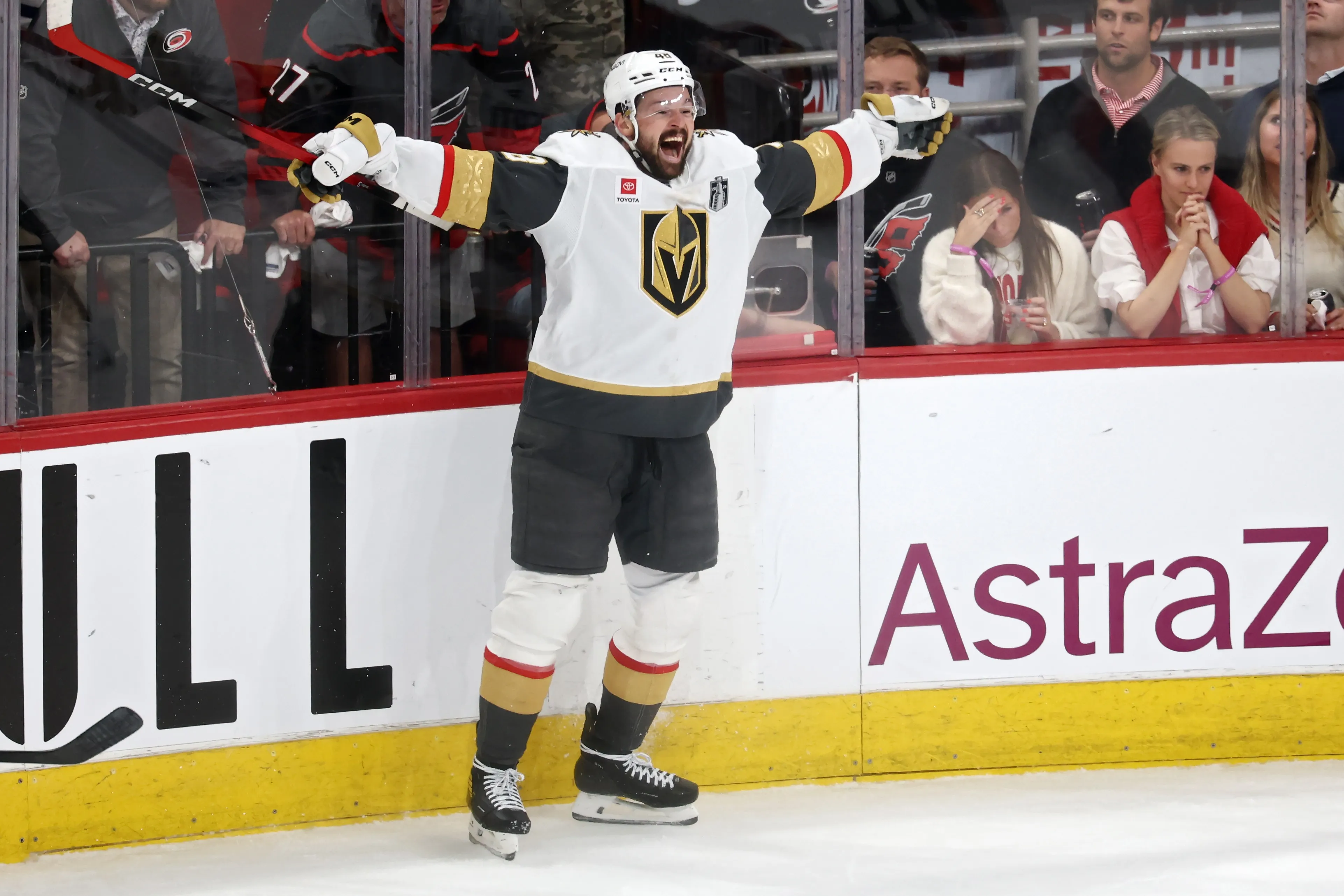 Golden Knights rally by Hurricanes in Game 1 of Stanley Cup Final for seventh straight playoff win