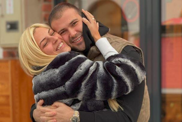 LJUBAVNICU VIŠE NE KRIJE, A NJEGOVA BIVŠA ŽENA KOJU JE OSTAVIO ZBOG KONOBARICE SAD OTKRILA SVE: Želeo je da se pomirimo...