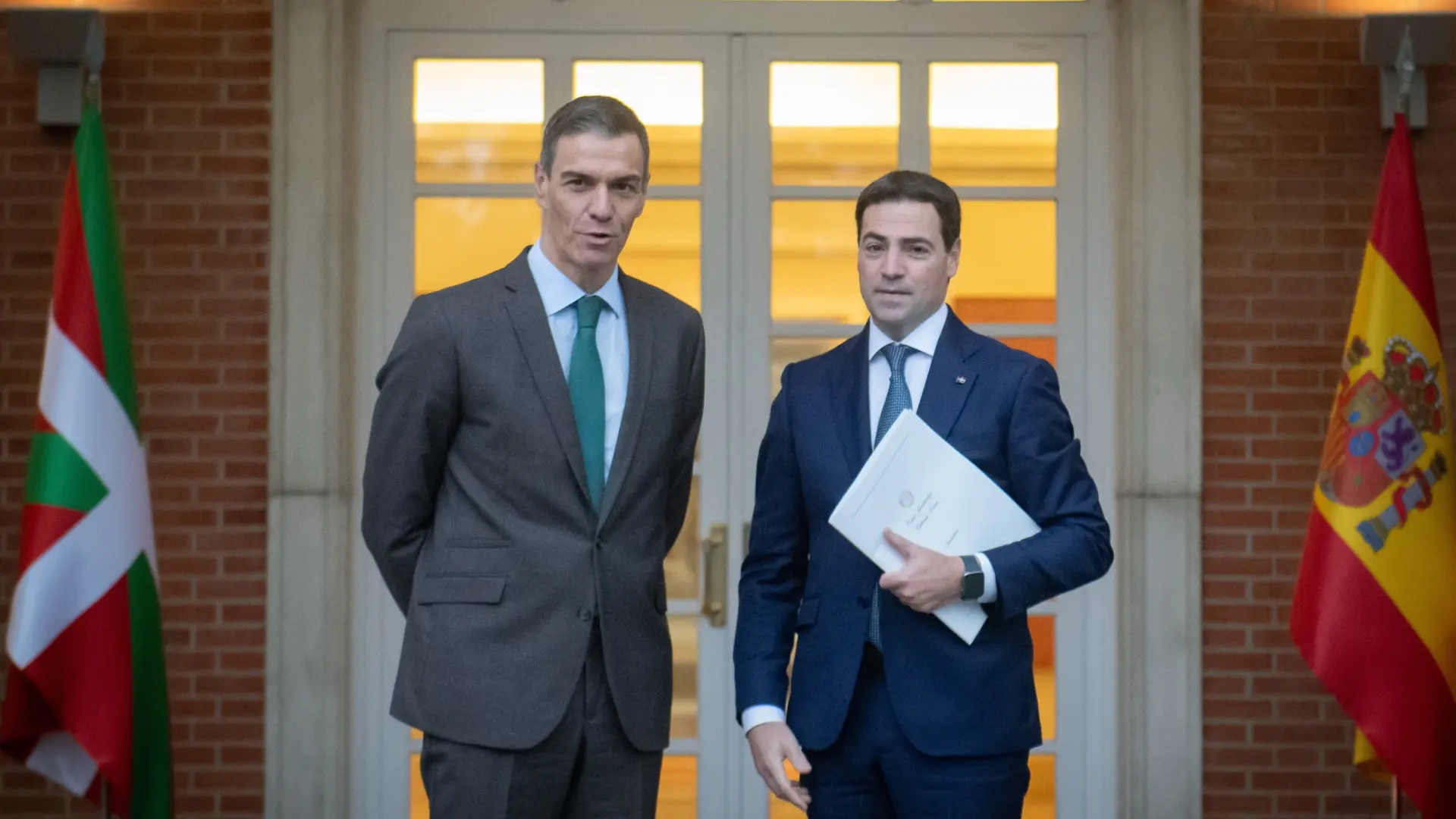  Sánchez y Pradales dejan su reunión para cerrar transferencias para después del verano 