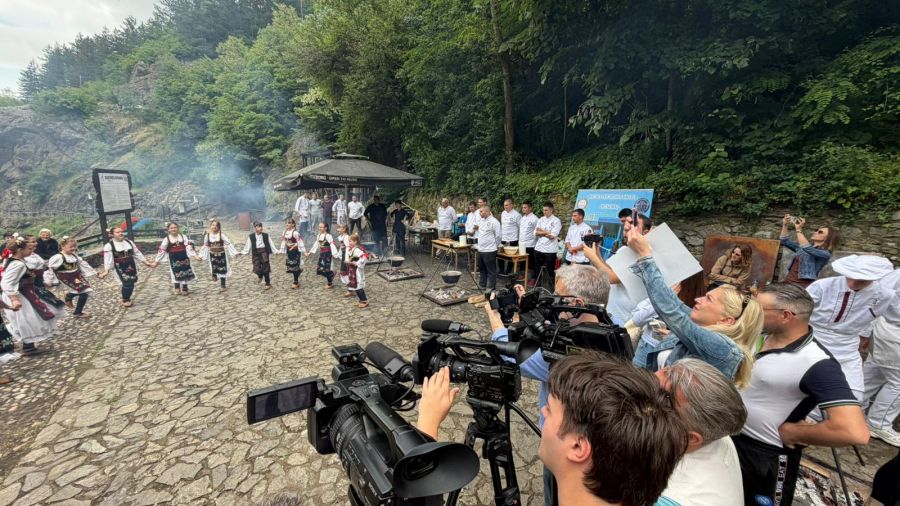 Mirisi juga Srbije u kanjonu Vučjanke: Održani prvi „Dani leskovačkih brendova“