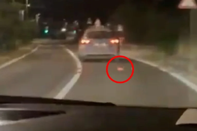 Sve snimljeno: Iz policijskog vozila na Ugljanu bačen opušak