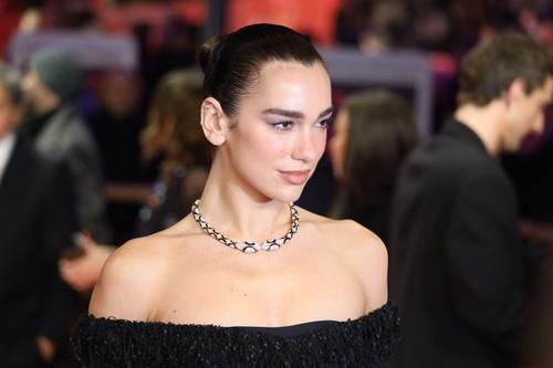 Dua Lipa se nije udala u venčanici: Nakon tajnog venčanja u Londonu sledi spektakl, otkriveni svi detalji (FOTO)