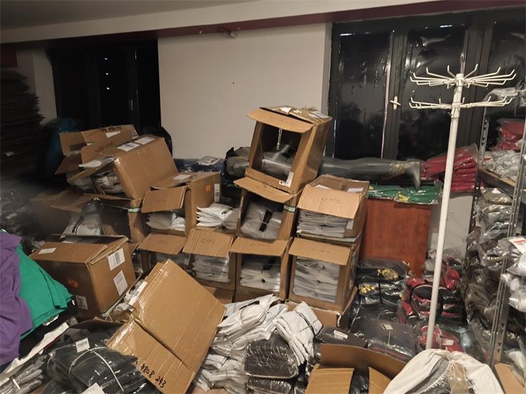 U Dubravi otkriveno više od 44 tisuće komada sumnjive krivotvorene robe