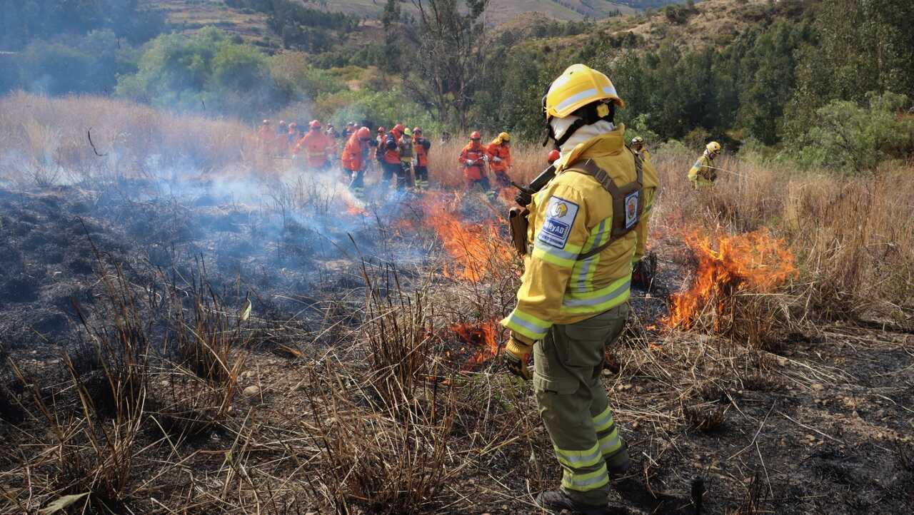 Sacaba capacita a 45 brigadistas para reforzar la respuesta ante incendios forestales