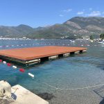 Dozvole s kopna nedovoljne za ponton u moru: „Gugi Commerce“ će morati da ukloni plutajuću plažu na Opatovu