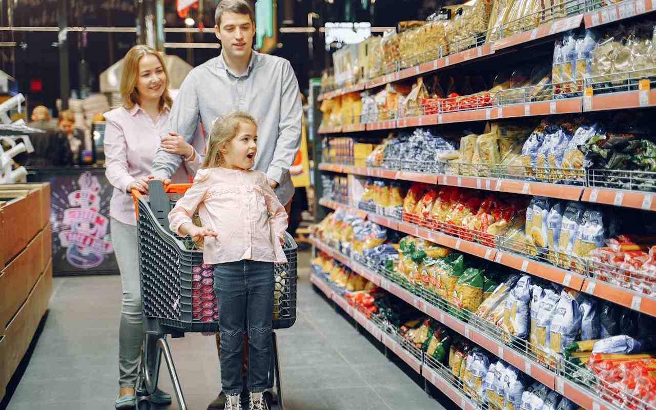 Da li je minimalac dovoljan da se napuni potrošačka korpa tročlane porodice?