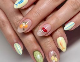 Micro fruit nails su najšarmantniji manikir ljeta 2026