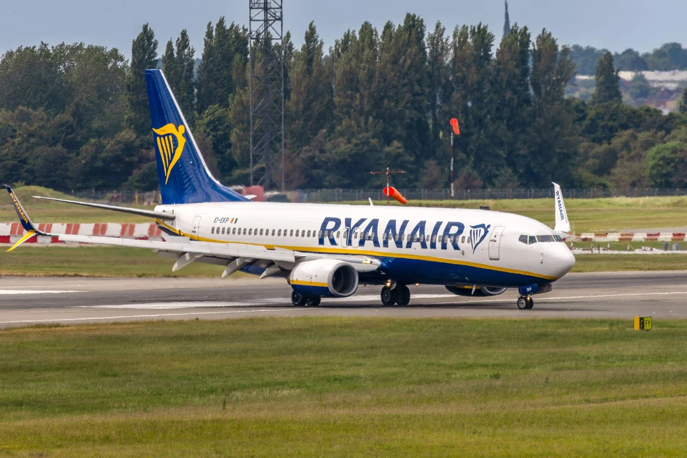 Ryanair pecnuo putnike fotografijom iz JAT-ovog aviona: Nekad gozba, danas doplata za sve