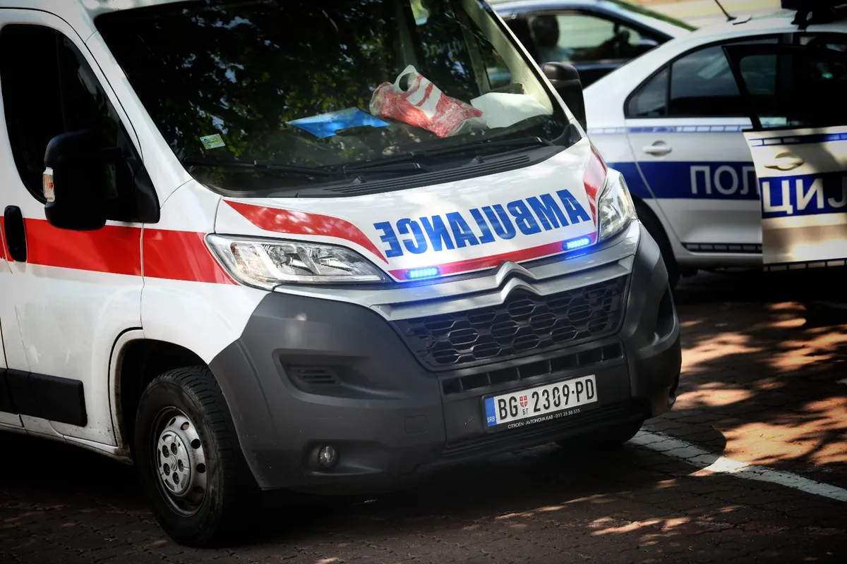 Motociklista udario ženu u Omladinskih brigada: Hitna je prevezla u Urgentni centar