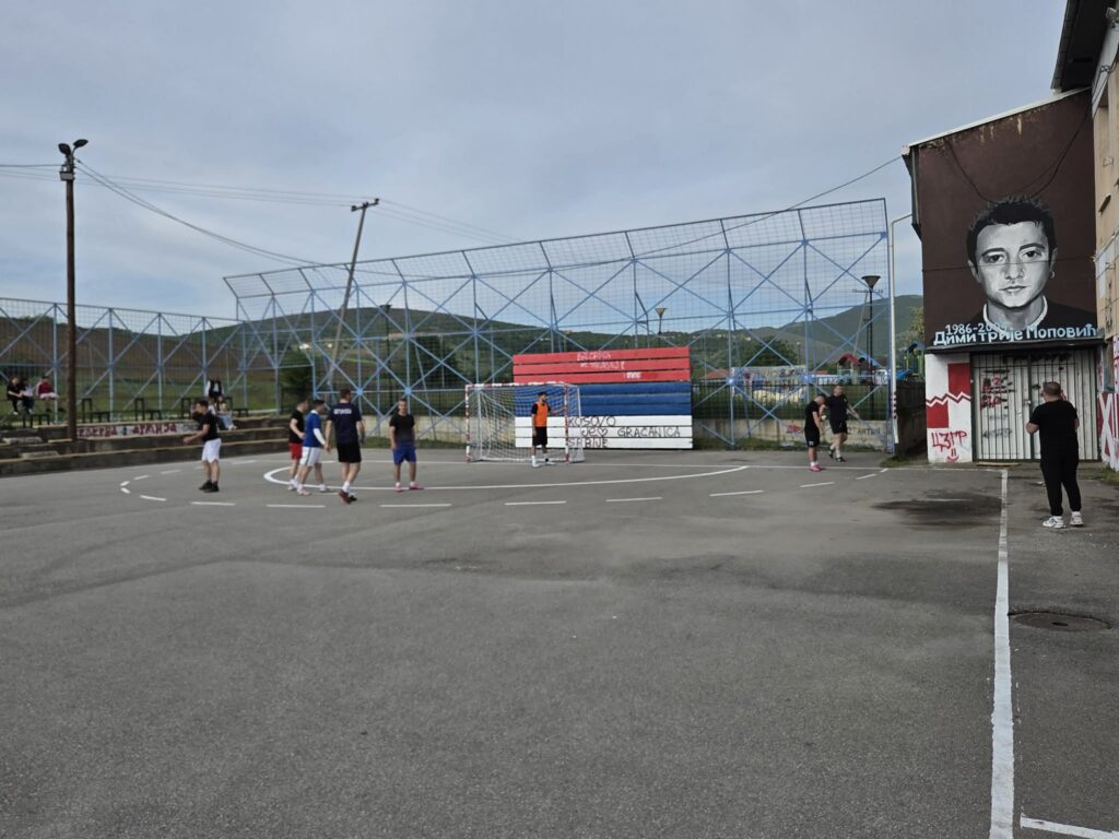 Otvoren Memorijalni turnir “Igrajmo za budućnost pamtimo Dimitrija” na sportskom terenu Osnovne škole u Gračanici