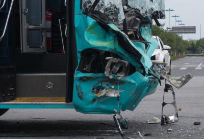 Autobus pun đaka doživeo dramatičan sudar: Najmanje 13 povređenih, nekoliko dece u teškom stanju hitno hospitalizovano