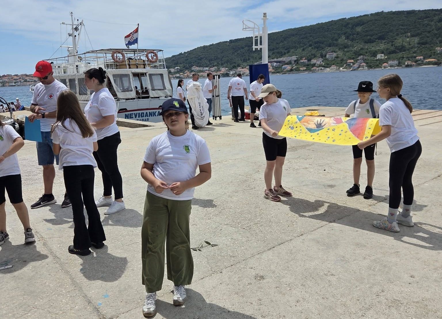 VELIKA EKO AKCIJA Na Ošljaku prikupljena dva kubika smeća! Perić: Svaka čast učenicima