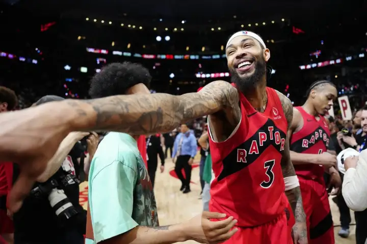 Brandon Ingram exits Raptors playoff game early