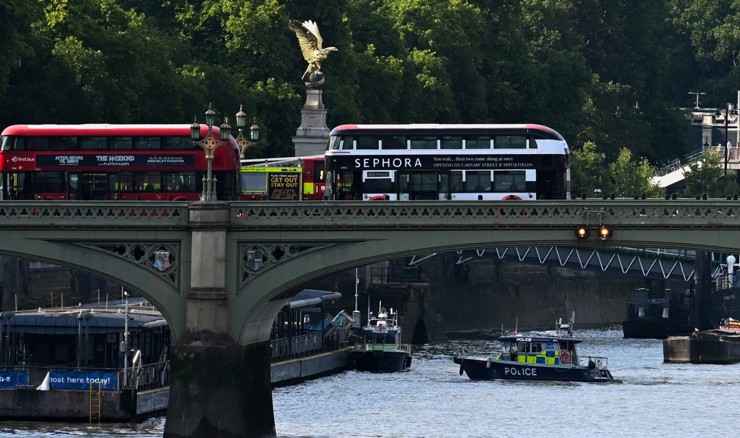 London: Policijski brod udario u most, ozlijeđeno petero policajaca