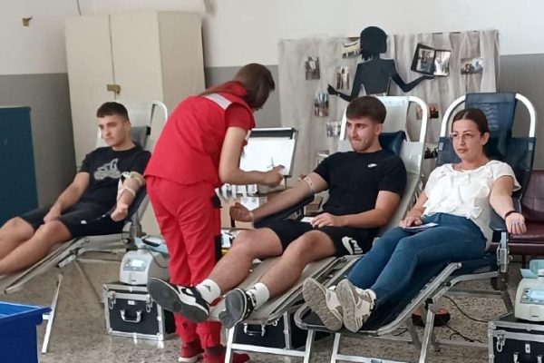 U Srednjoj školi Marka Marulića Slatina provedena akcija dobrovoljnog darivanja krvi