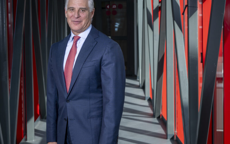 Rekordna dobit UniCredita, kreće u preuzimanje Commerzbanka