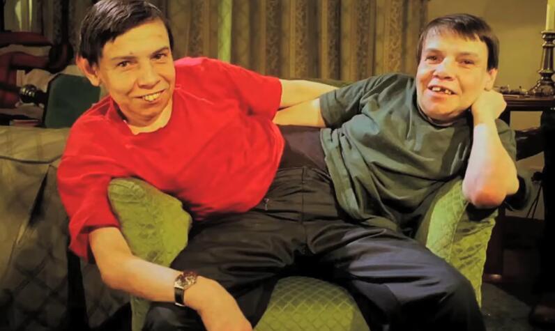 Maša i Daša su bile demon i anđeo u jednom telu: Majka im završila na psihijatriji, a one postale zamorčići u laboratoriji naučnika, njihova smrt je bila jeziva