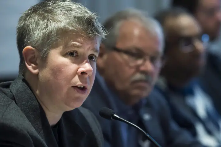 Thousands of community and social workers on strike across Ontario