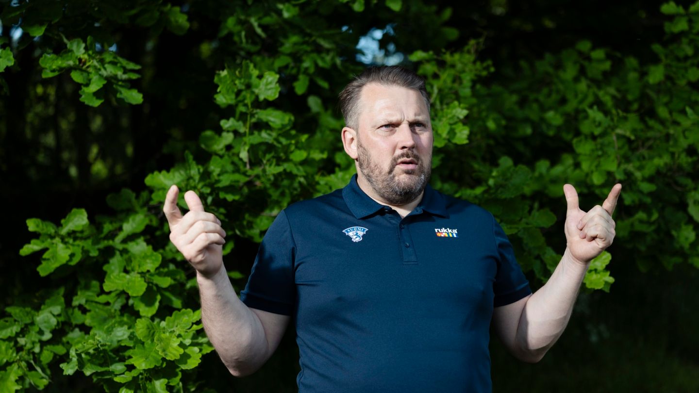 Tapasimme mestarivalmentajan | Antti Pennasta oli pakko haastatella muilta piilossa