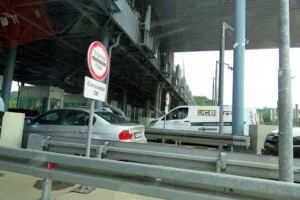 Podneta krivična prijava zbog navodnog oslobađanja od putarine vozila koja su prevozila učesnike mitinga SNS-a