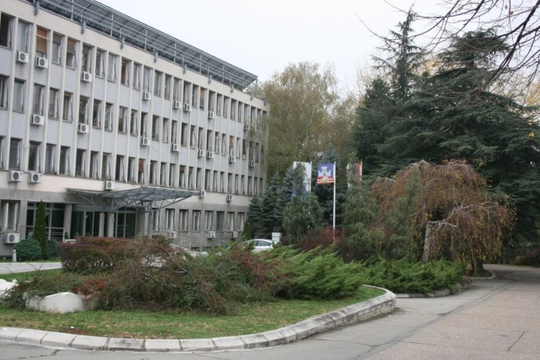 POŽAR NA INSTITUTU "MIHAJLO PUPIN"! Izgorela kancelarija, vatrogasci sprečili širenje požara!