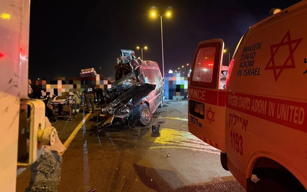 2 teens killed in crash in central Israel; 7 injured, including 1 in critical condition
