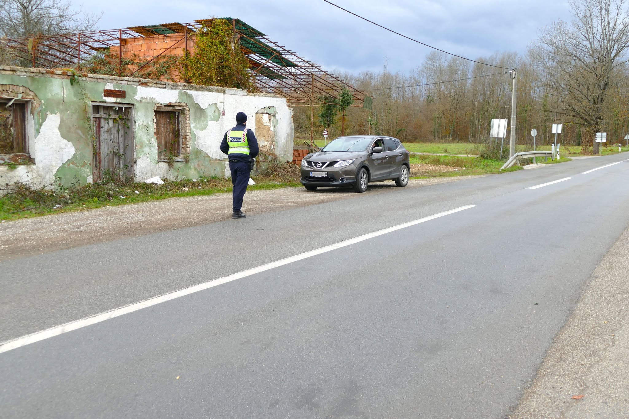 Jurio 101 km/h kroz naselje kod Dvora, ostao bez prava vožnje u Hrvatskoj