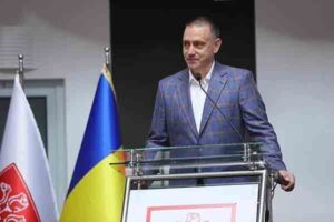 Fifor despre  Bolojan: dezinteres față de parteneriatul strategic cu SUA și tratarea acestuia cu o aroganță iresponsabilă