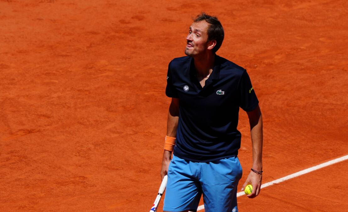 SVE MU SE SMRKLO! Medvedev nakon šokantne eliminacije od Voltona u prvom kolu Rolan Garosa!