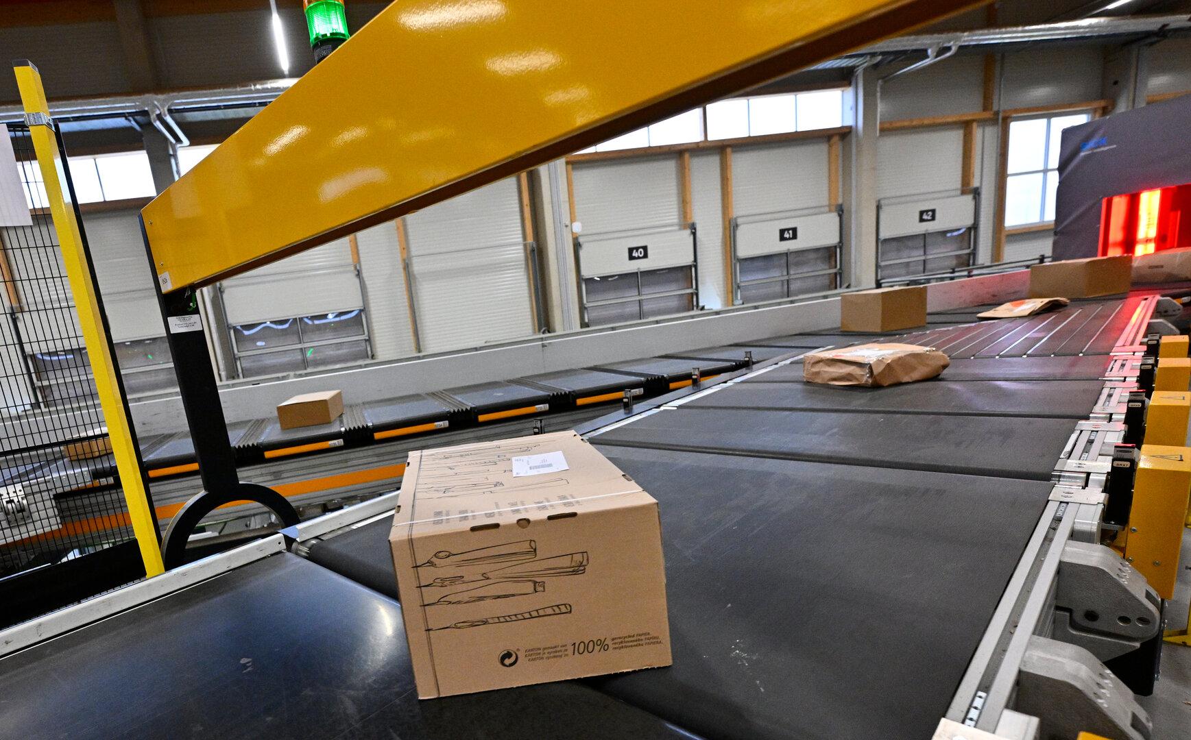 Kritik an der geplanten Paketsteuer wird schärfer