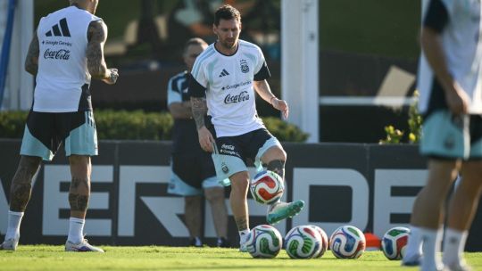 Messi to start for Argentina in World Cup send-off against Zambia, says Scaloni