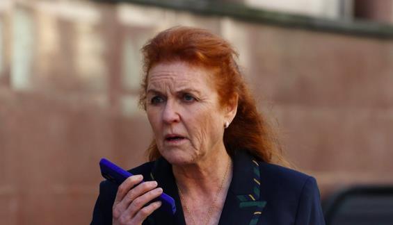 Sara Ferguson ulovljena na mestu gde se skriva od javnosti nakon šokantnih prepiski sa Epstajnom: Otkriveno kako sada živi u izgnanstvu - luksuz pršti