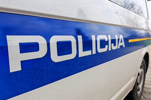 Građanin s području Slatine dragovoljno predao ručnu bombu