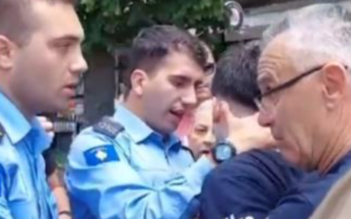„UNOSIO SE U LICE I PRETIO NOVIRNARU!“: Skandalozno ponašanje Kurtijeve policije na Gazimestanu, branili srpskim novinarima da rade, hitno reagovao UNS!