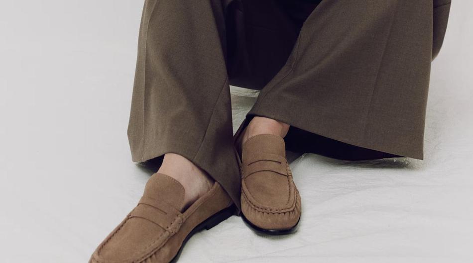 Od prave su kože, dolaze u 3 boje i jednom uzorku i podsjećaju na YSL. Ove mokasinke moramo imati!