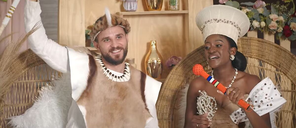 Rus se ludo zaljubio u Afrikanku ne sluteći šta će ga sačekati u njenom plemenu: Tazbina ga dočekala bez donjeg veša, a njihovi običaji su ga raspametili