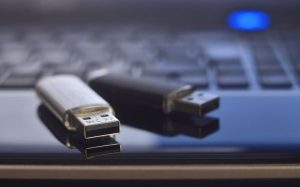 Nemojte kupovati standardne USB stickove u 2026. godini. Razmotrite USB SSD stick!