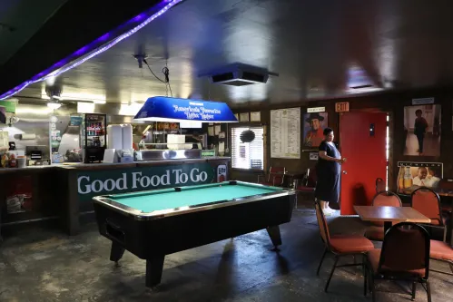 Too Sweet Bar and Grill is pure Delta juke