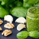 Pesto od bosiljka i oraha